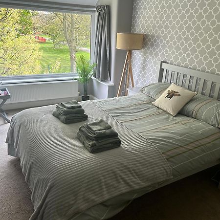 Lovely, Large Double Bedroom With Park View In Home Hazel Grove 外观 照片