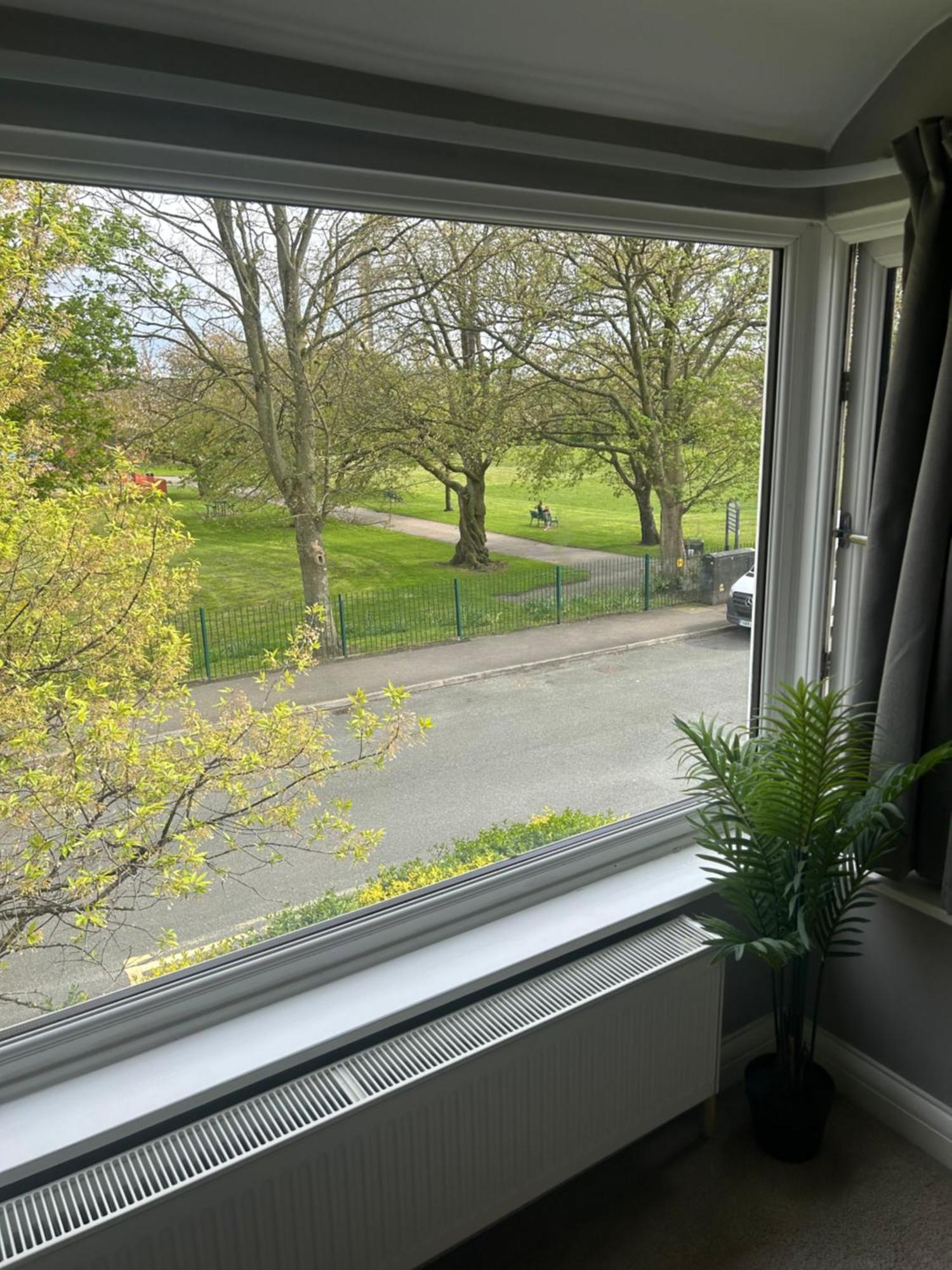 Lovely, Large Double Bedroom With Park View In Home Hazel Grove 外观 照片