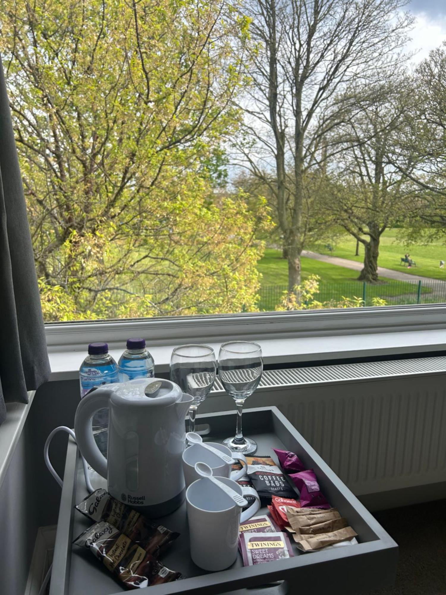 Lovely, Large Double Bedroom With Park View In Home Hazel Grove 外观 照片