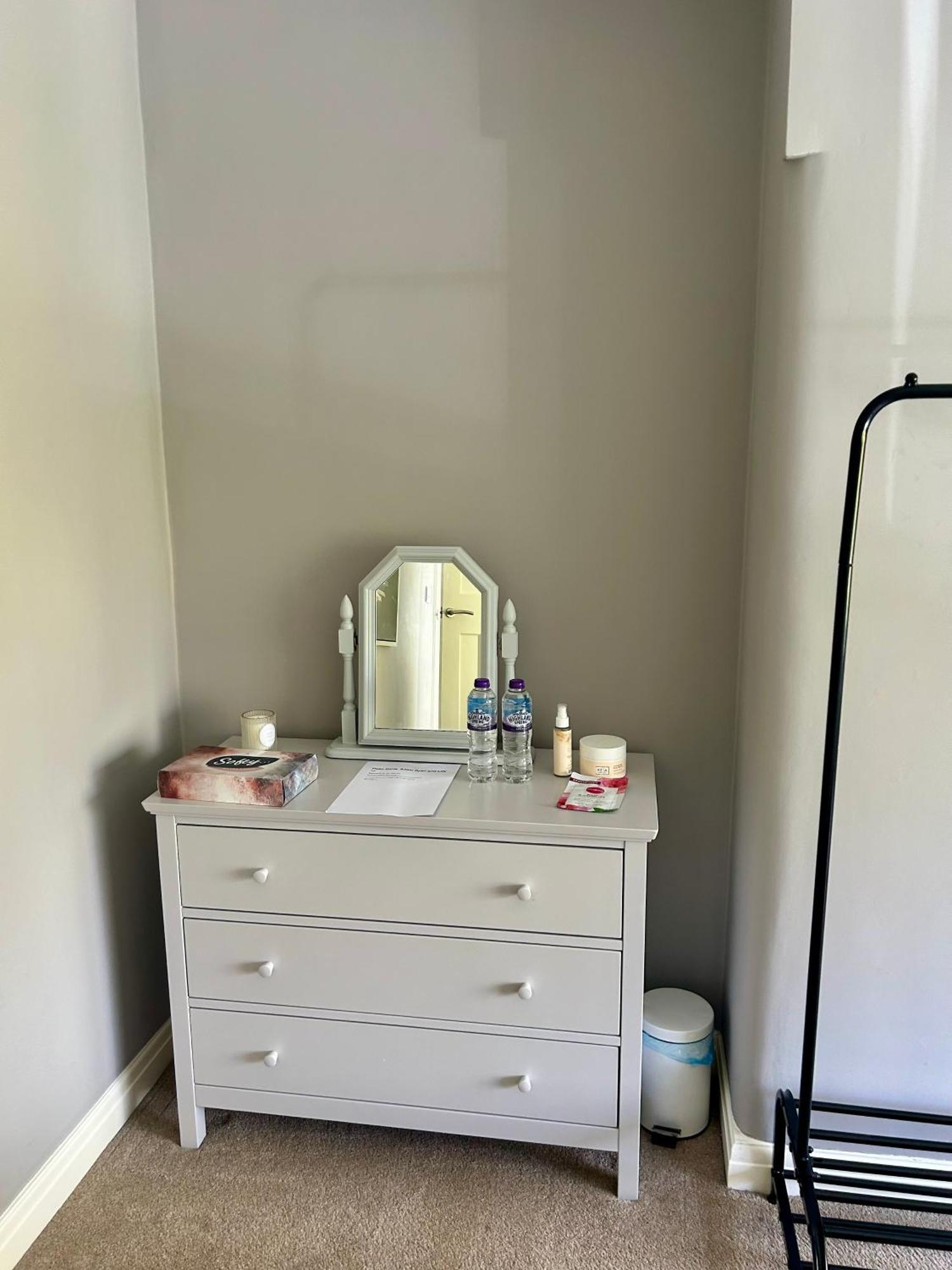 Lovely, Large Double Bedroom With Park View In Home Hazel Grove 外观 照片